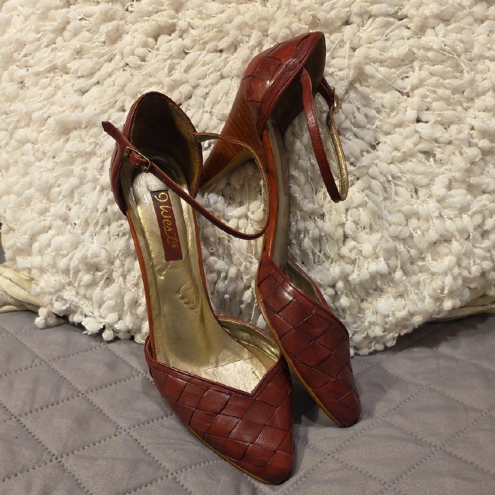 Vintage 9 West "Julia"  Women's Burgundy Woven Stacked Heels